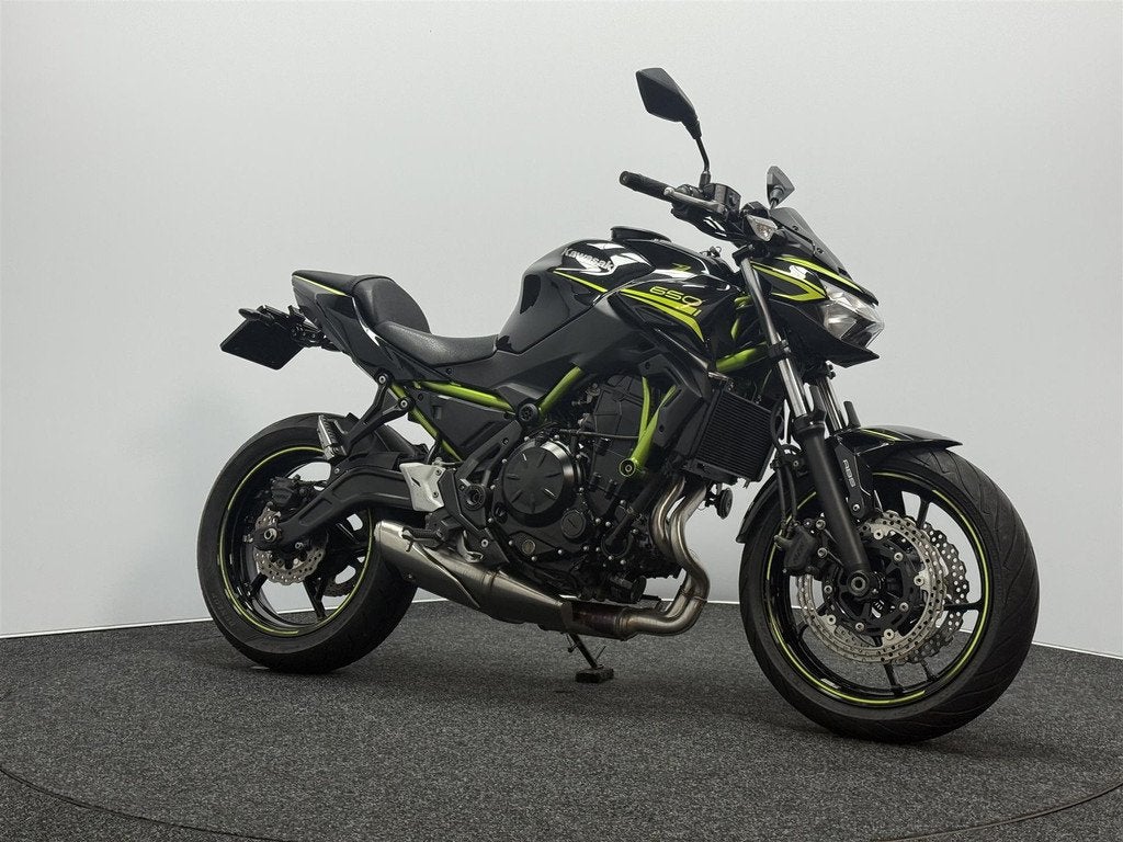 Kawasaki Z650 ABS, Motoren, Motoren | Kawasaki, LED Verlichting, 649 cc, Bedrijf, 12 t/m 35 kW