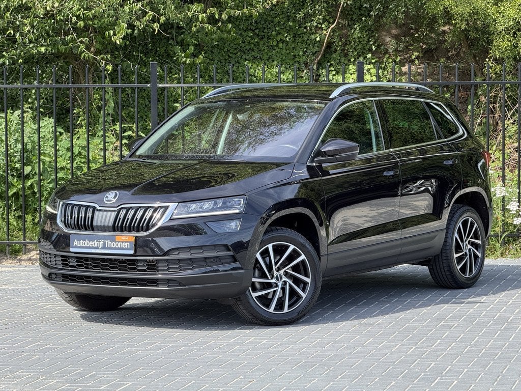 Skoda Karoq 1.5 TSI ACT Business Edition Plus (bj 2021), Auto's, Skoda, Stof, Euro 6, Zwart, Bedrijf