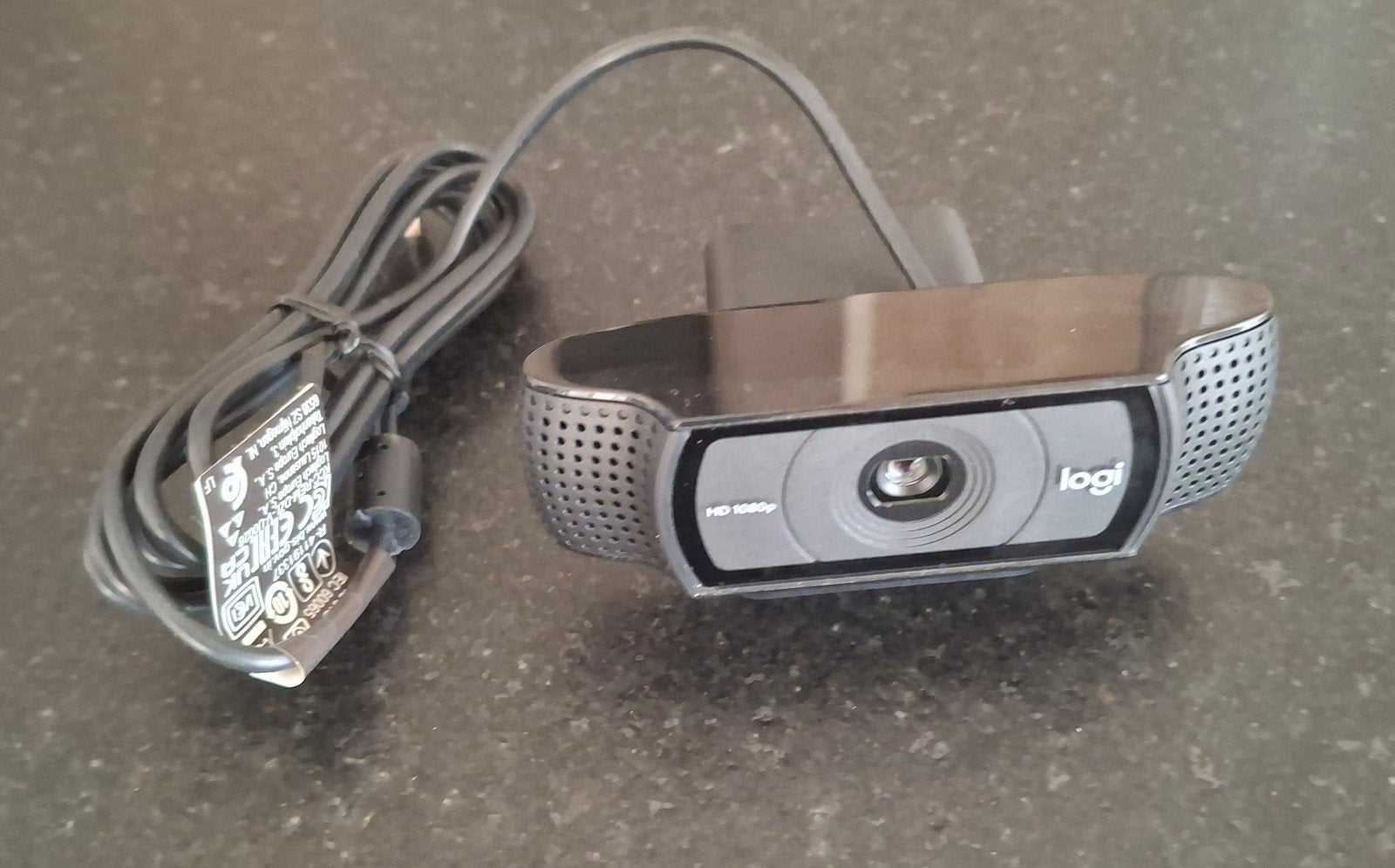 Logitech USB Webcam - HD 1080p, Computers en Software, Webcams, Logitech, Ophalen of Verzenden, Zo goed als nieuw, Monitorclip