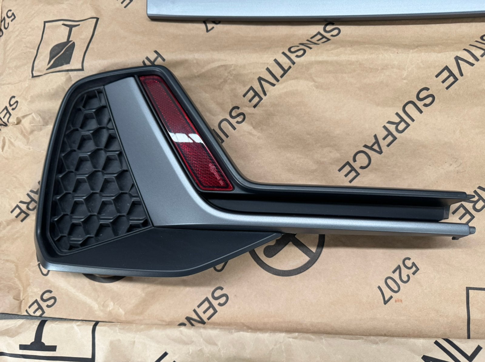 Org. Audi A1 82A (GBA) S-Line achterbumper roosters lijsten, Ophalen