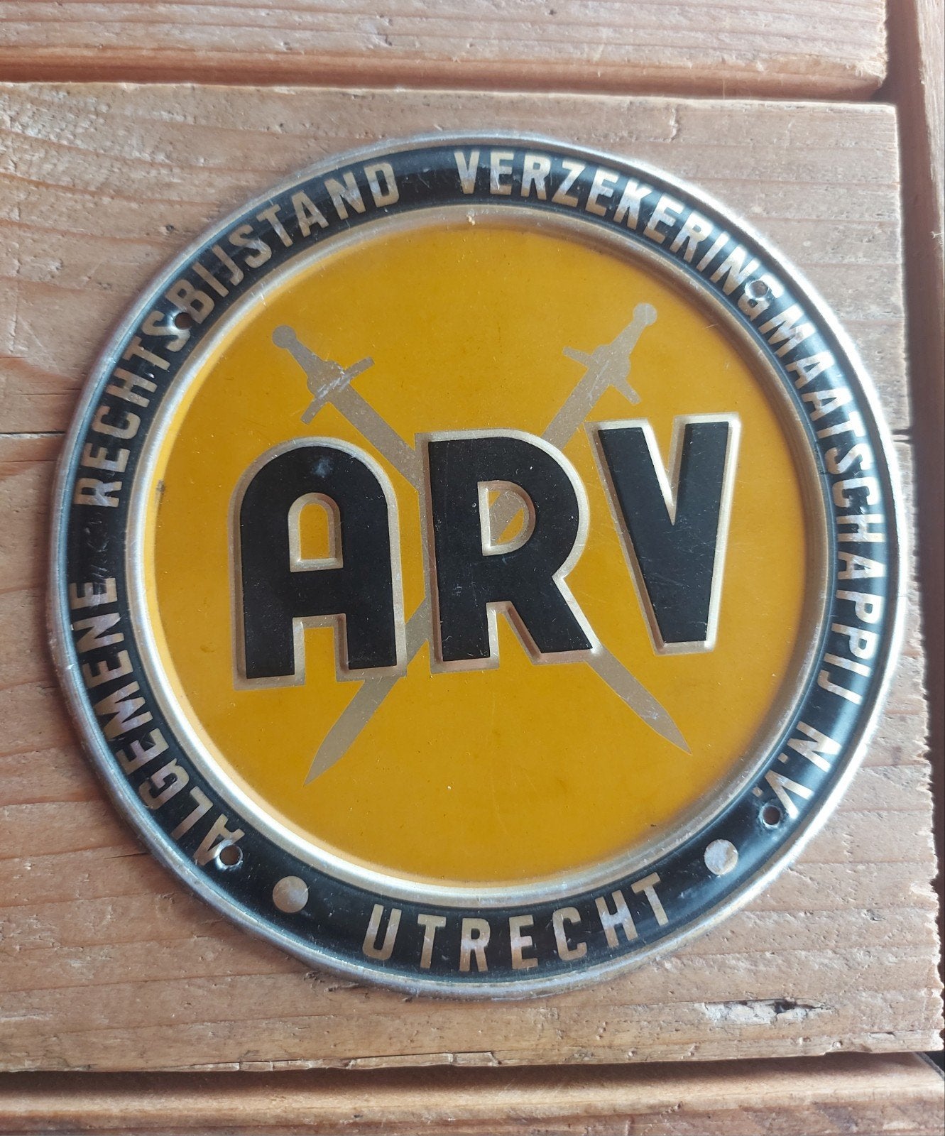 Oud reclamebord ARV Verzekering Utrecht, blik, ca. 15 cm ø, Verzamelen, Merken en Reclamevoorwerpen, Ophalen of Verzenden