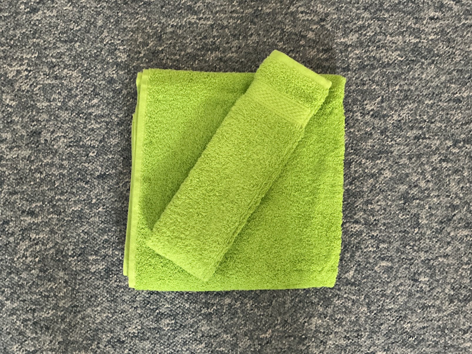 Handdoek + gastendoekje Hema, Huis en Inrichting, Badkamer | Badtextiel en Accessoires, Ophalen of Verzenden, Zo goed als nieuw