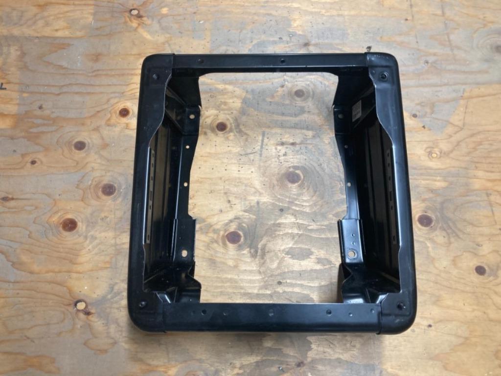 Onderbak stoel rechts voor van een Volkswagen Transporter T5, Ophalen, Volkswagen