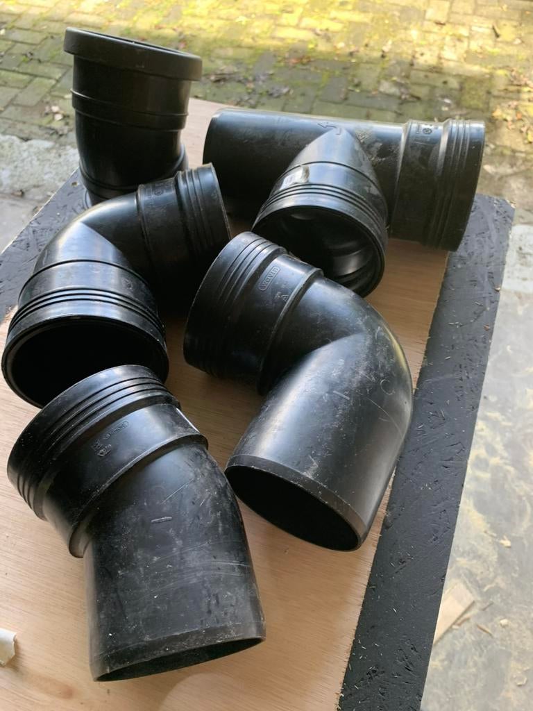 Geberit hulpstukken 90 mm, Doe-het-zelf en Verbouw, Buizen en Afvoer, Bochten, Pvc, Ophalen of Verzenden, Zo goed als nieuw