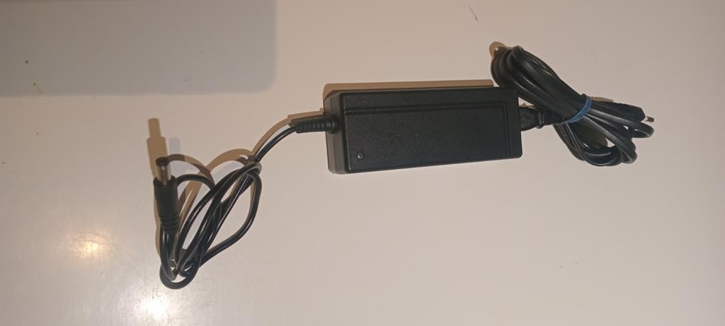 Step oplader 42v ik heb ook voor wingoo moveway, Fietsen en Brommers, Ophalen of Verzenden, Elektrische step (E-scooter)