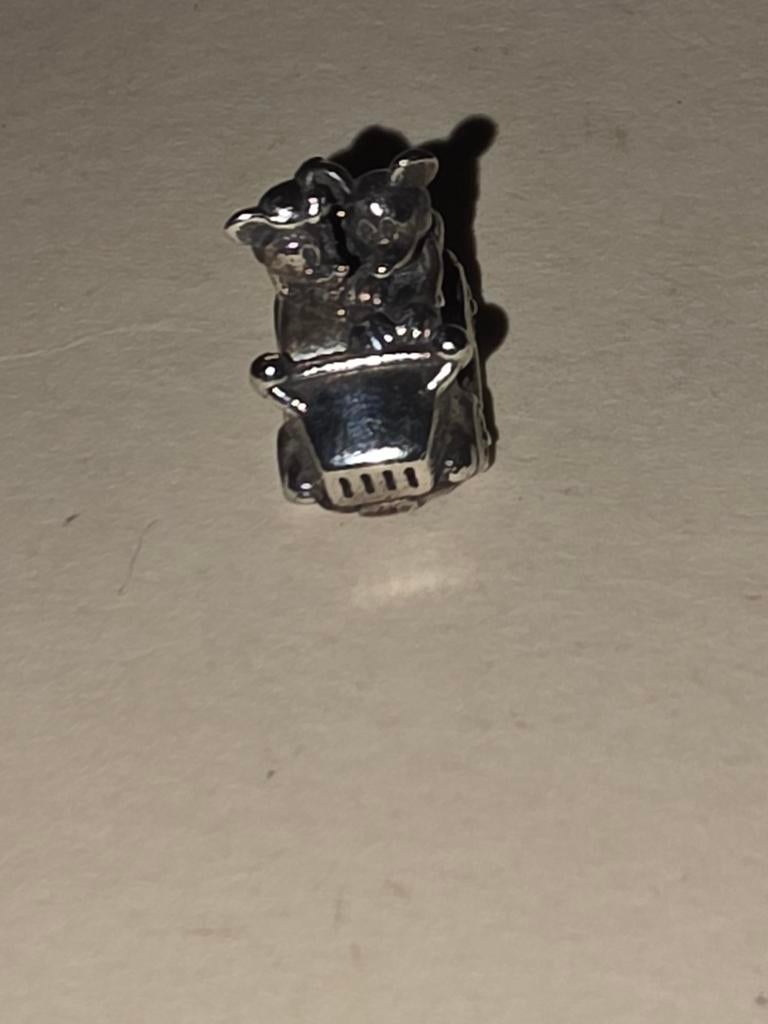 Pandora Bedel Mickey & Minnie Mouse Scooter, Pandora, Ophalen of Verzenden, Zo goed als nieuw, 1 bedel