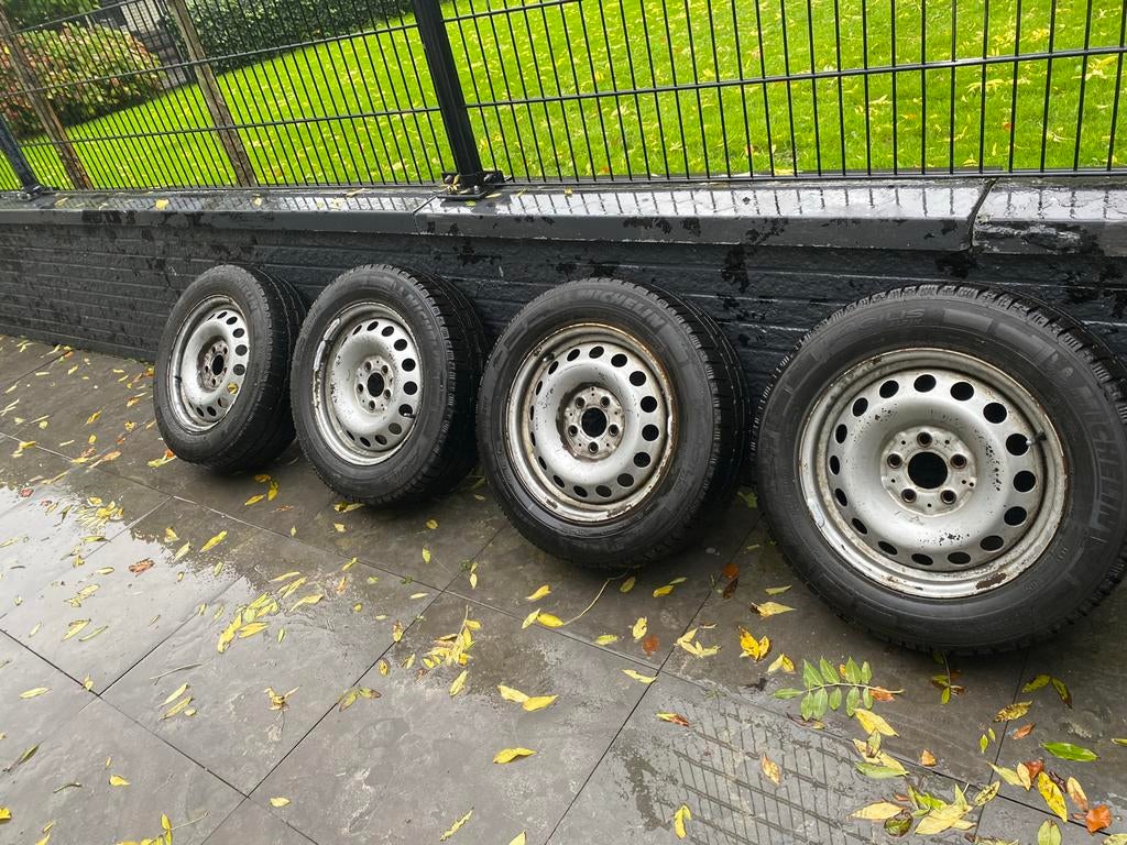 Mercedes Vito Banden 205/65 R16, Auto-onderdelen, Banden en Velgen, Ophalen, 16 inch, Banden en Velgen, 205 mm