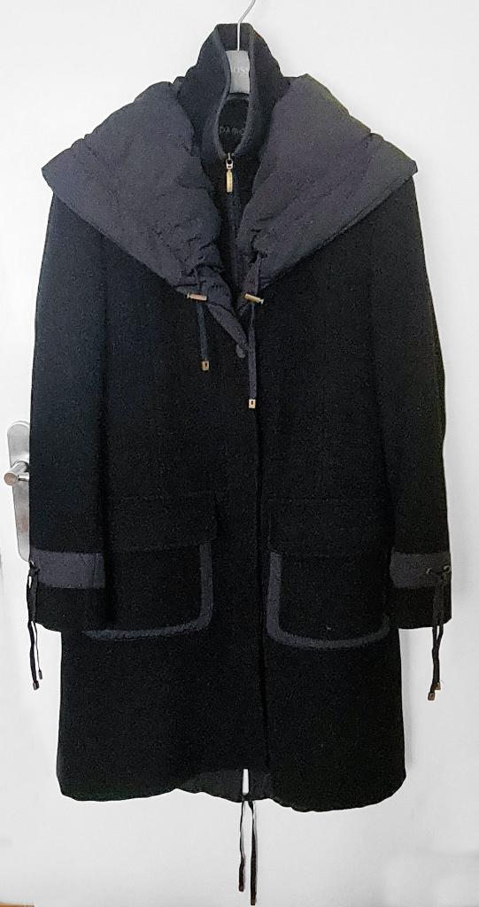 Dames mantel van DAMO met mooie details maat 40, Kleding | Dames, Maat 38/40 (M), Zwart, DAMO, Ophalen of Verzenden