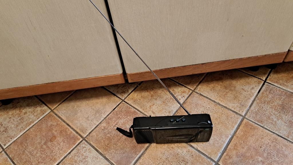 Zwarte Mono Radio Cassette - Draagbaar en Compact, Ophalen of Verzenden, Zo goed als nieuw, Radio