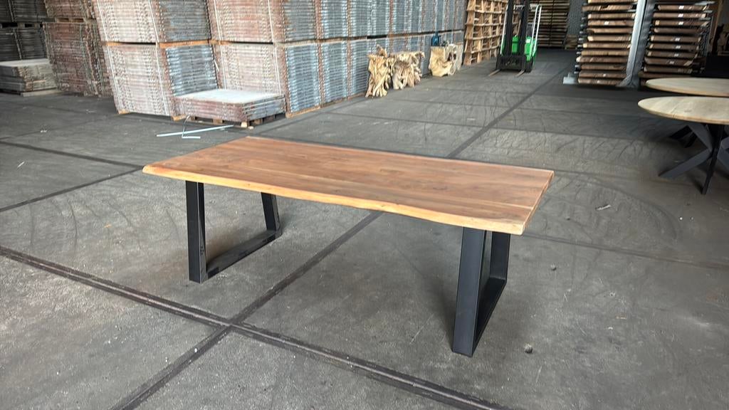 Boomstamtafel / eettafel accasia hout, Ophalen, 100 tot 150 cm, 200 cm of meer, Zo goed als nieuw