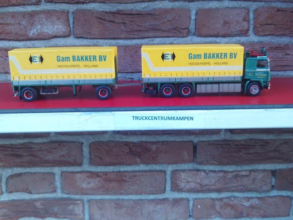 Tekno  Volvo  F12  6 x 2   van  Gam.  Bakker.