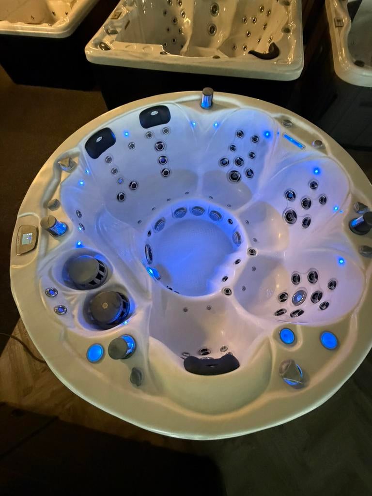 Foto 2 van Jacuzzi Spa Fox Cosmo 230cm Rond – Balboa – Plug & Play 220V