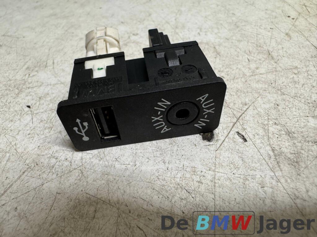 AUX aansluiting BMW F20 F21 F22 F23 F45 F46 F30 84109229246, Gebruikt, Ophalen of Verzenden, BMW, BMW