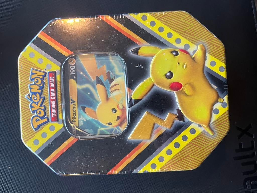 Pikachu V tin, Ophalen of Verzenden, Zo goed als nieuw