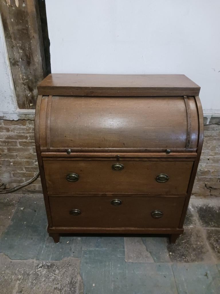 Eikenhouten kinderbureau, Ophalen