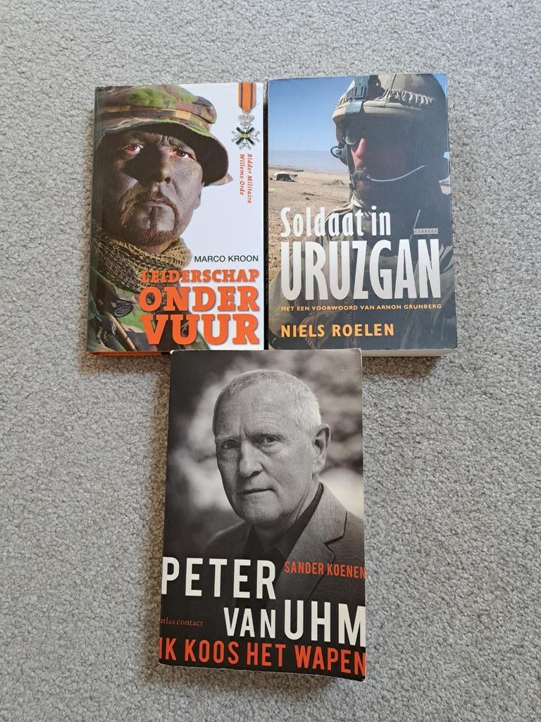 Boeken over Nederlandse militairen - 3 stuks, Ophalen of Verzenden, Gelezen, Diverse