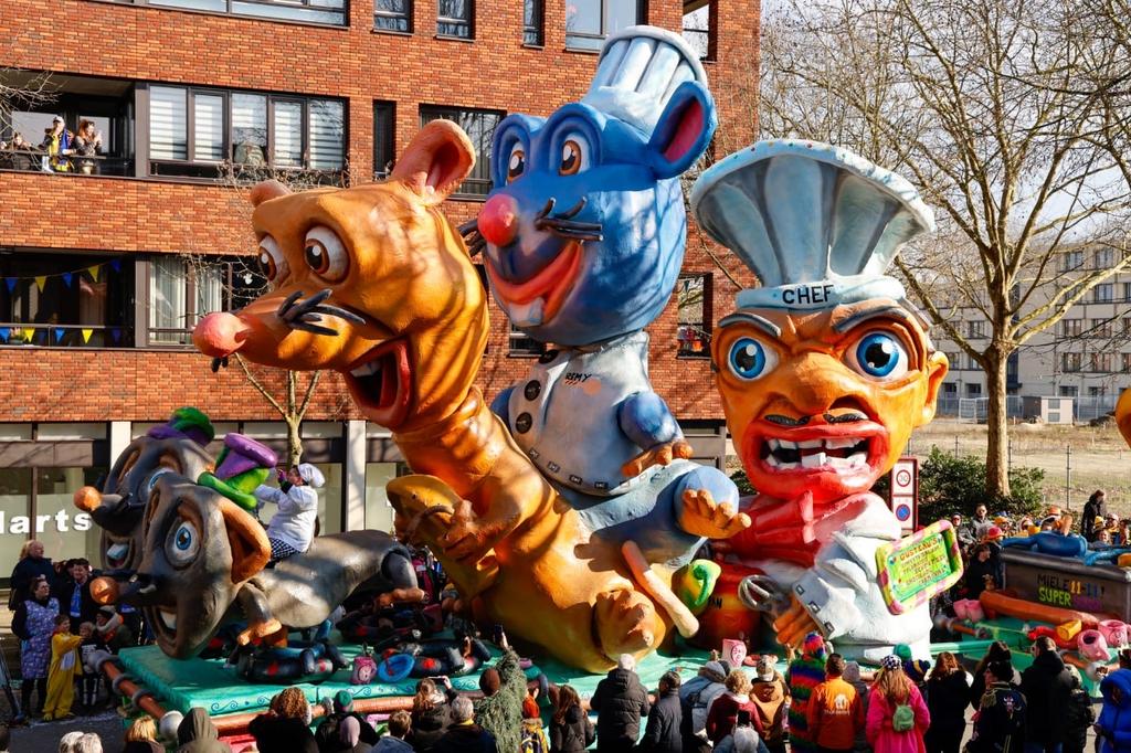Carnavals wagen koppen, Eén persoon