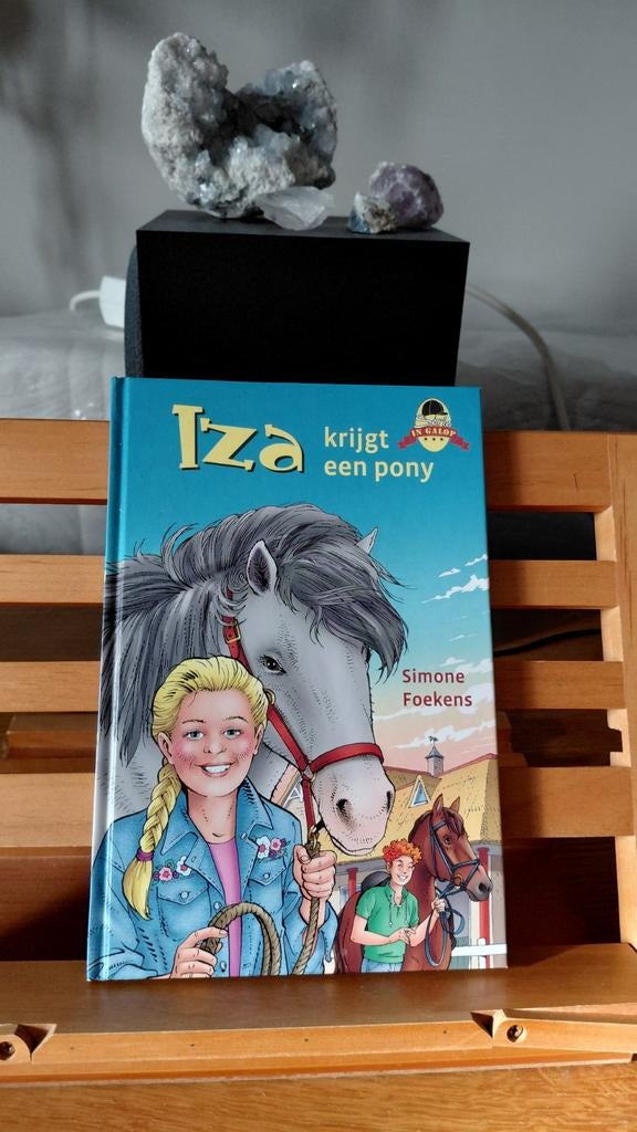 Iza krijgt een pony - Simone Foekens, Ophalen of Verzenden, Zo goed als nieuw, Simone Foekens, Fictie algemeen
