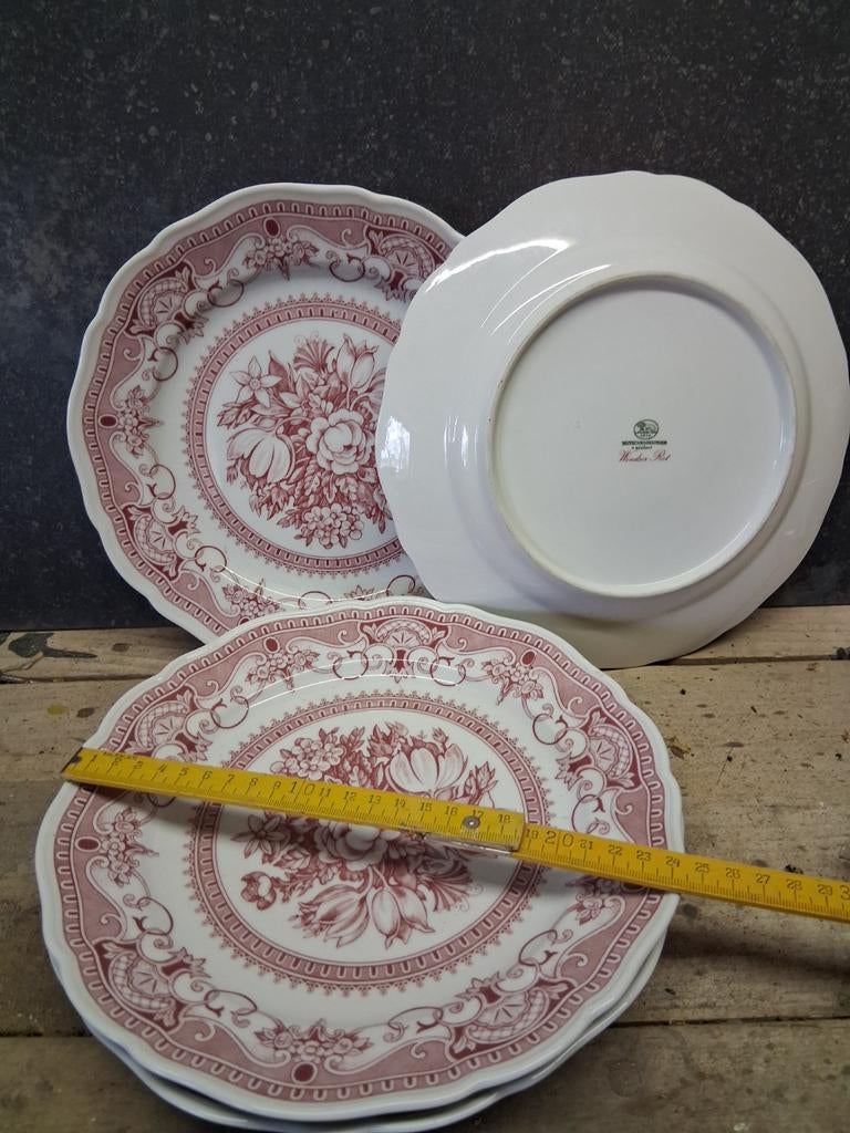 4 dinerborden  hutschenreuther  windsor red, Ophalen of Verzenden, Zo goed als nieuw, Bord(en), Wedgwood