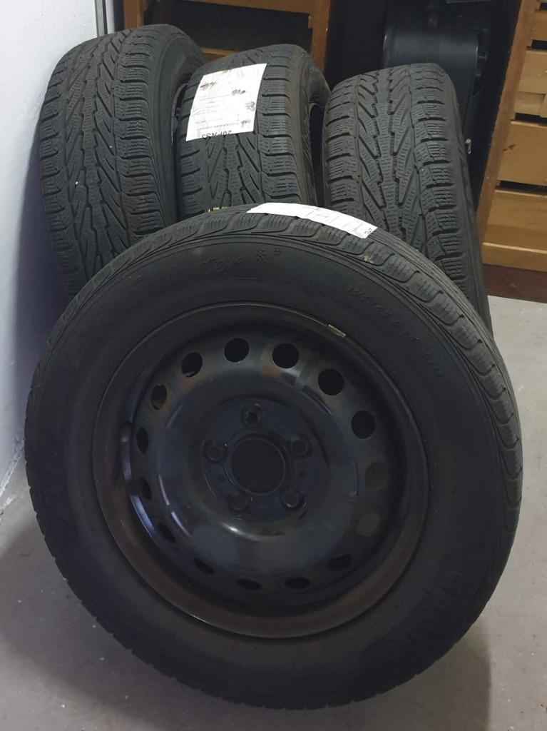 Winterbanden op stalen velgen te koop, Auto-onderdelen, Banden en Velgen, Ophalen, Gebruikt, 15 inch, Banden en Velgen