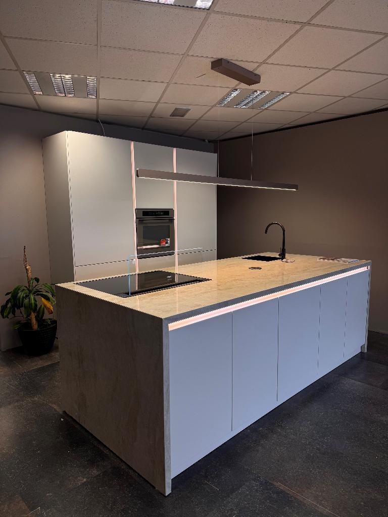 LUXE NOLTE KEUKEN LAK, KASJMIER+DEKTON ARGA MET STOLLEN, Huis en Inrichting, Keuken | Complete keukens, Nieuw, Overige typen, Crème