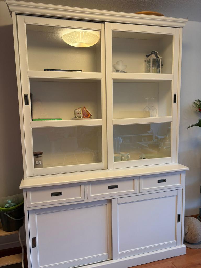 IKEA Larsfrid witte buffetkast met glazen schuifdeuren, Huis en Inrichting, Kasten | Dressoirs, Zo goed als nieuw, 100 tot 150 cm