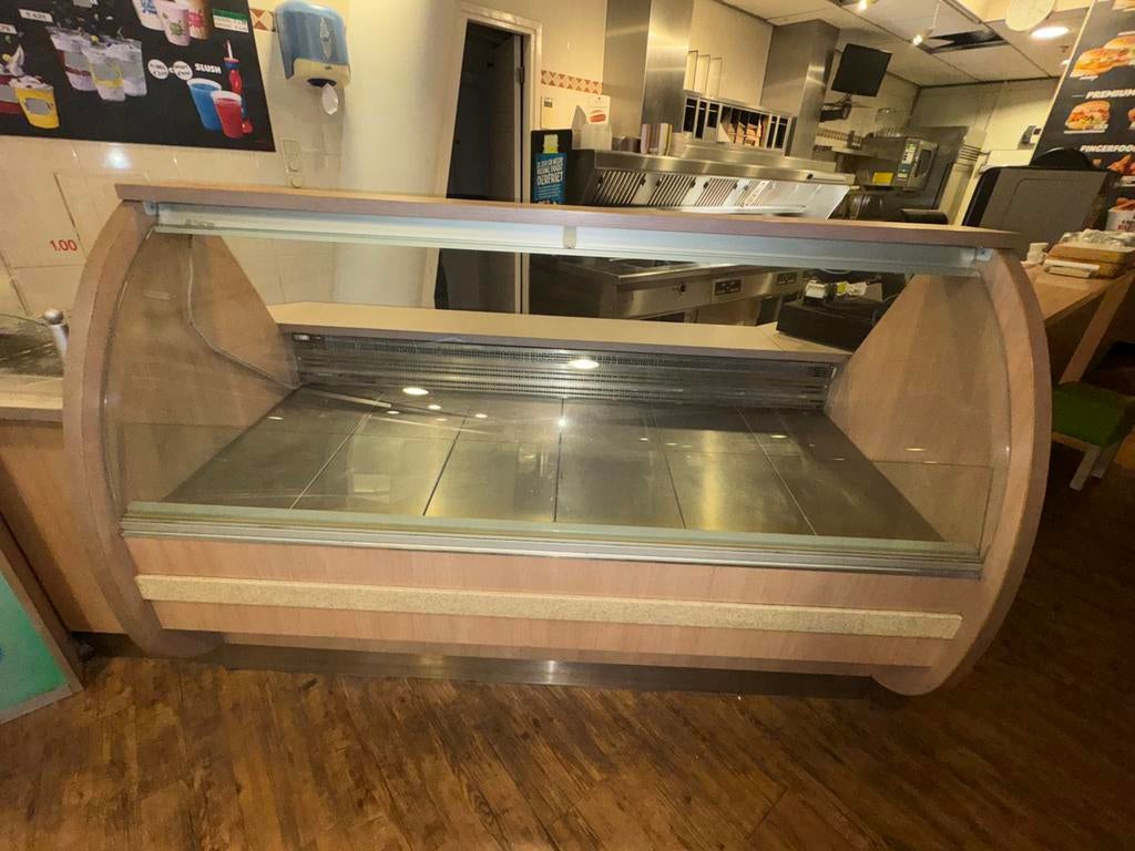 Nette Horeca Vitrine / Toonbank - Gebogen Glas, Zakelijke goederen, Horeca | Keukenapparatuur, Ophalen, Koelen en Vriezen