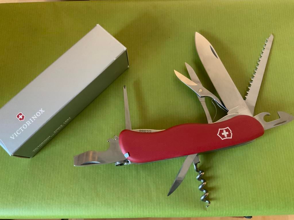 Nieuw: Victorinox Outrider zakmes, Caravans en Kamperen, Kampeergereedschap, Ophalen of Verzenden, Nieuw
