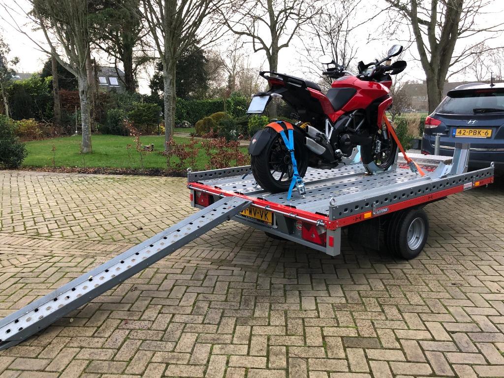 Te Huur: Motor trailer/ aanhangwagen voor 1,2 of 3 motor(en), Aanhangwagen