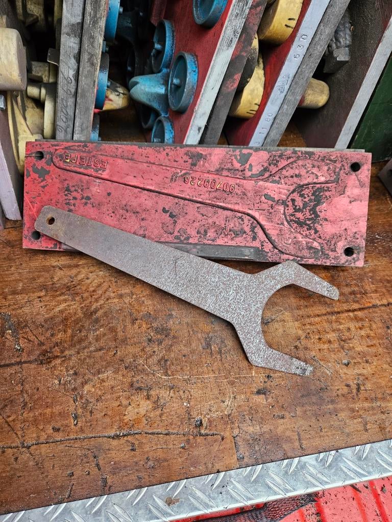 grote steeksleutel met 2 delige houten gietmal, Ophalen of Verzenden