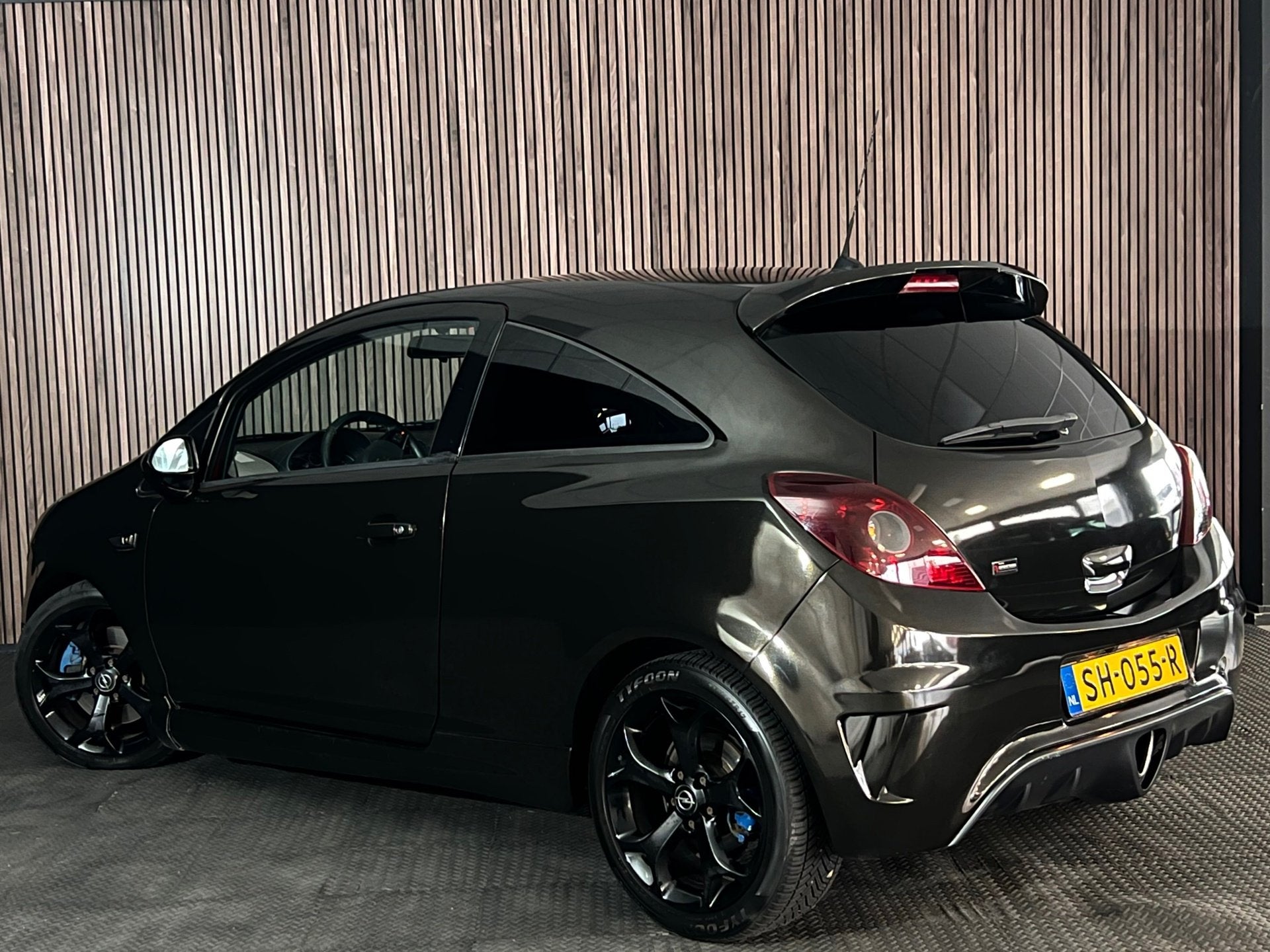 Opel Corsa 1.6-16V T OPC /KUIPSTOELEN/APPLE CARPLAY/STOELVER, Gebruikt, Zwart, Zwart, Leder