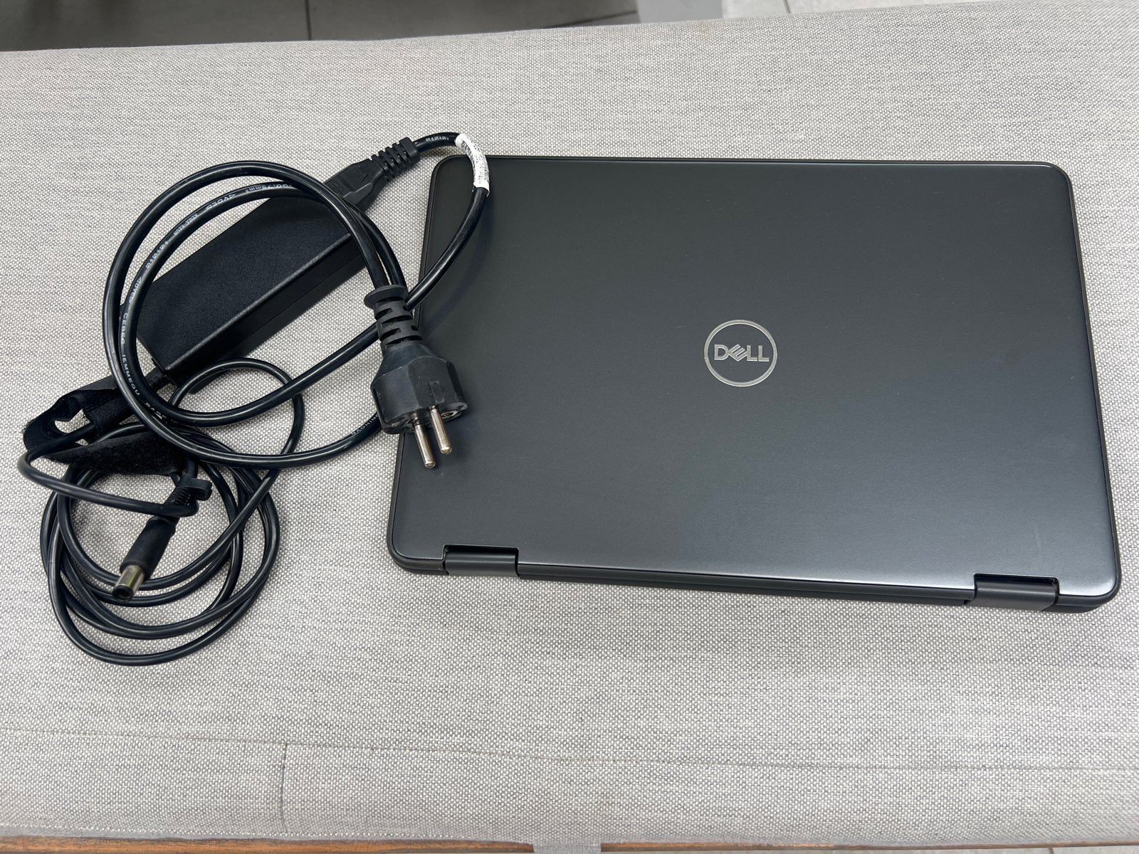 Dell Latitude 3190 2-in-1 Touchscreen Laptop met Lader, Computers en Software, Windows Laptops, Ophalen, Gebruikt, Qwerty, 11 inch