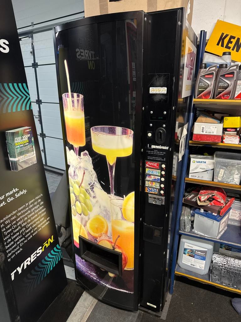 Frisdrankautomaat / Vending Machine, Ophalen, Gebruikt
