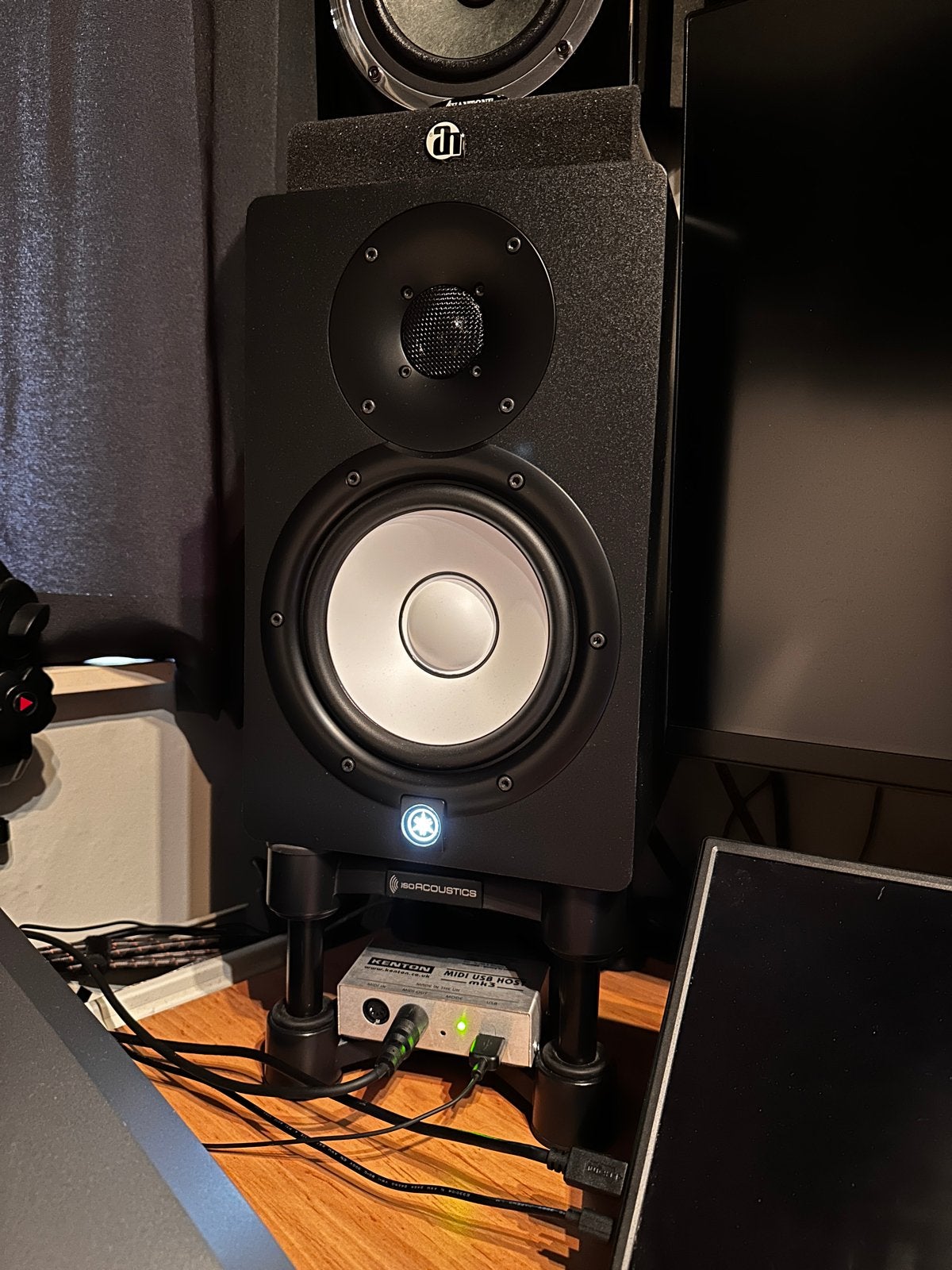 Yamaha HS-7 Matched Pair + ISO Acoustics 200 Monitor Stands, Zo goed als nieuw, 60 tot 120 watt, Front, Rear of Stereo speakers