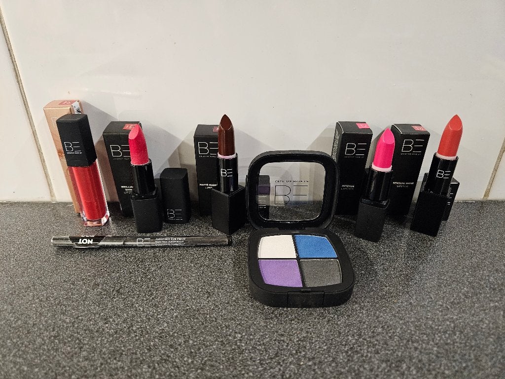 Grote make-up set, div lipsticks, oogpotlood en oogschaduw, Overige kleuren, Gehele gezicht, Nieuw, Ophalen of Verzenden