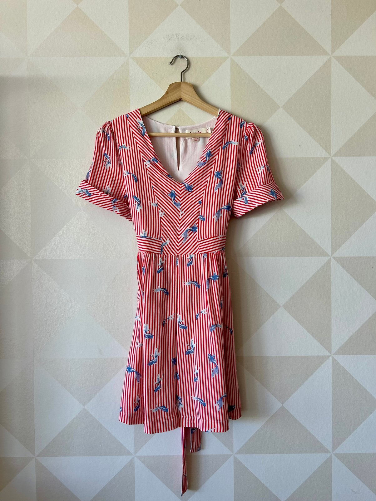 Louche Dress jurk rood wit vis S/36 zgan, Ophalen of Verzenden, Zo goed als nieuw, Maat 36 (S), Boven de knie