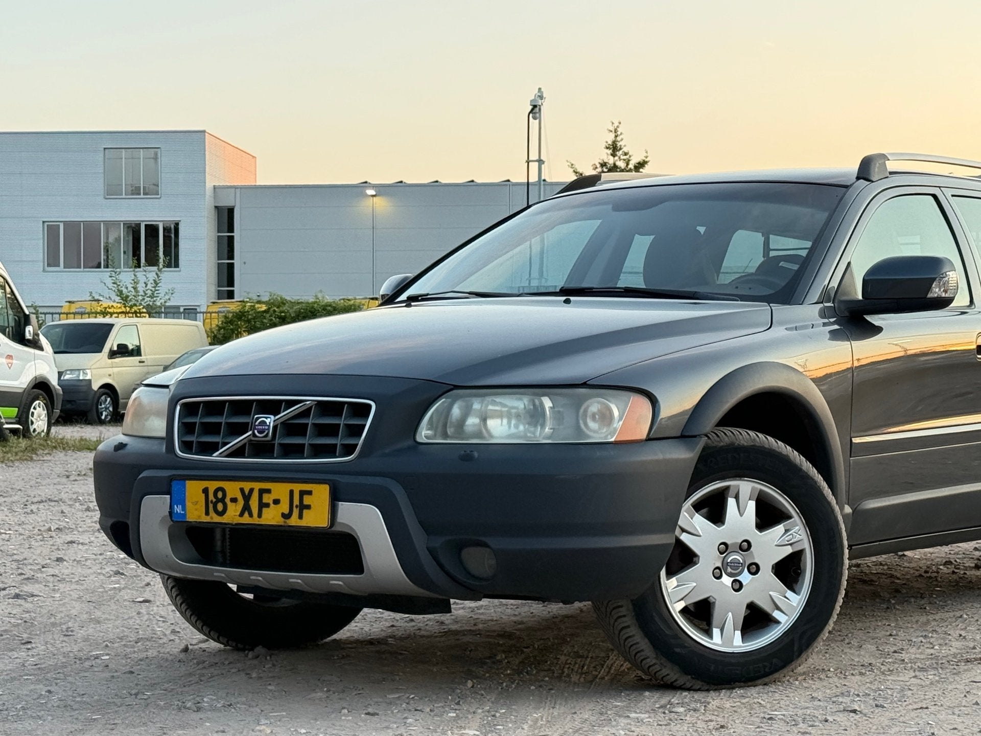Volvo XC70 2.4 D5 4X4 AWD CROSSCOUNTRY/ AUTOMAAT/ XENON, Auto's, Automaat, 1694 kg, 197 €/maand, XC70