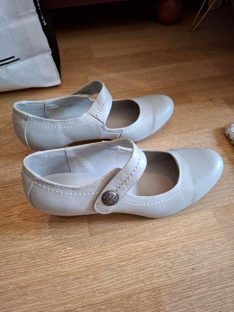 Mooie  damesschoenen, Ophalen, Zo goed als nieuw, Beige