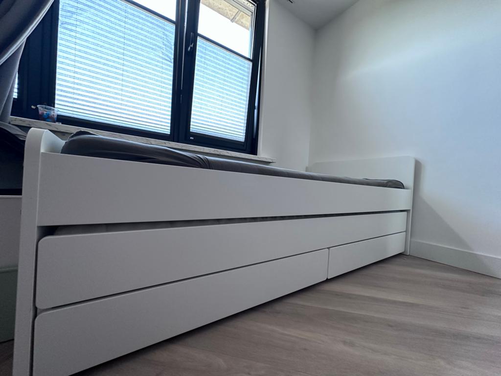 SLÄKT Bedframe met onderbed en opberger. Excl. matrassen, Ophalen, Gebruikt, 90 cm, Wit