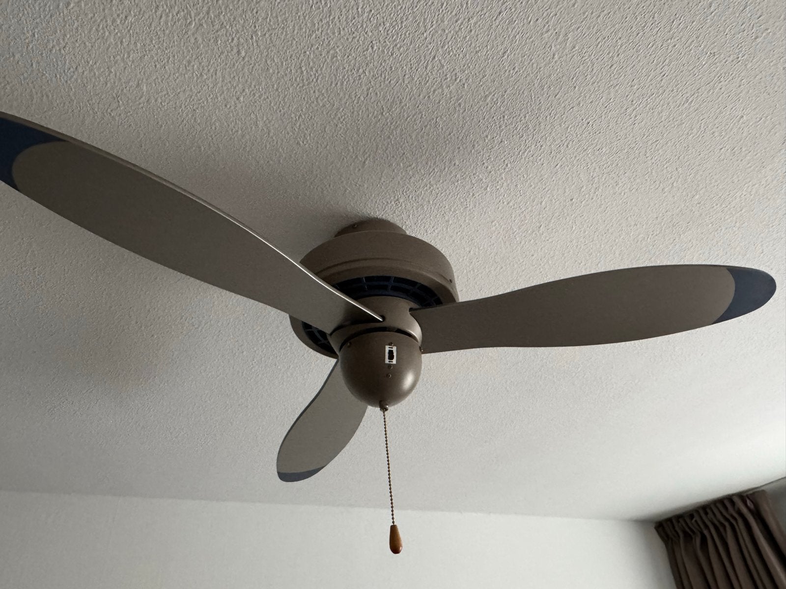 Stijlvolle Plafondventilator met Drie Bladen, Witgoed en Apparatuur, Ventilatoren, Ophalen, Zo goed als nieuw, Plafondventilator