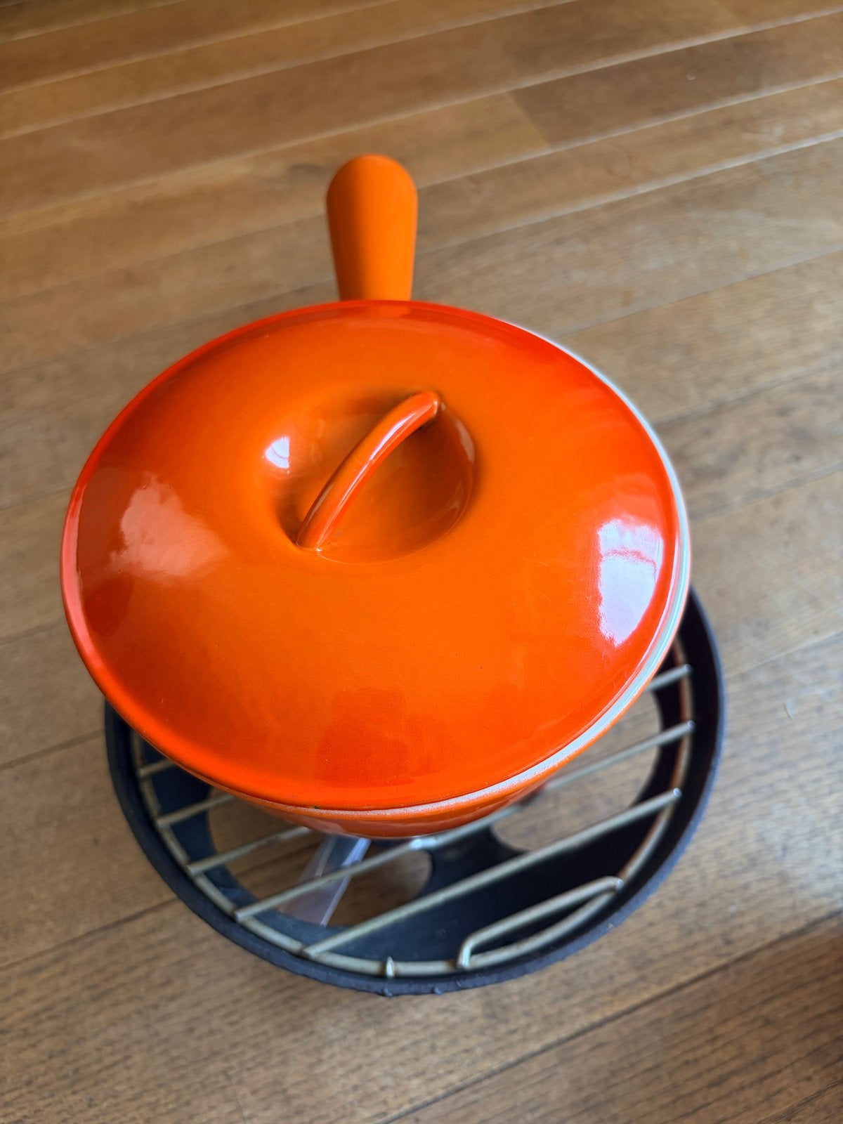 Vintage Le Creuset Fonduepan Jaren '70 - Oranje, Huis en Inrichting, Keuken | Potten en Pannen, Ophalen, Gebruikt, Gietijzer, Met deksel