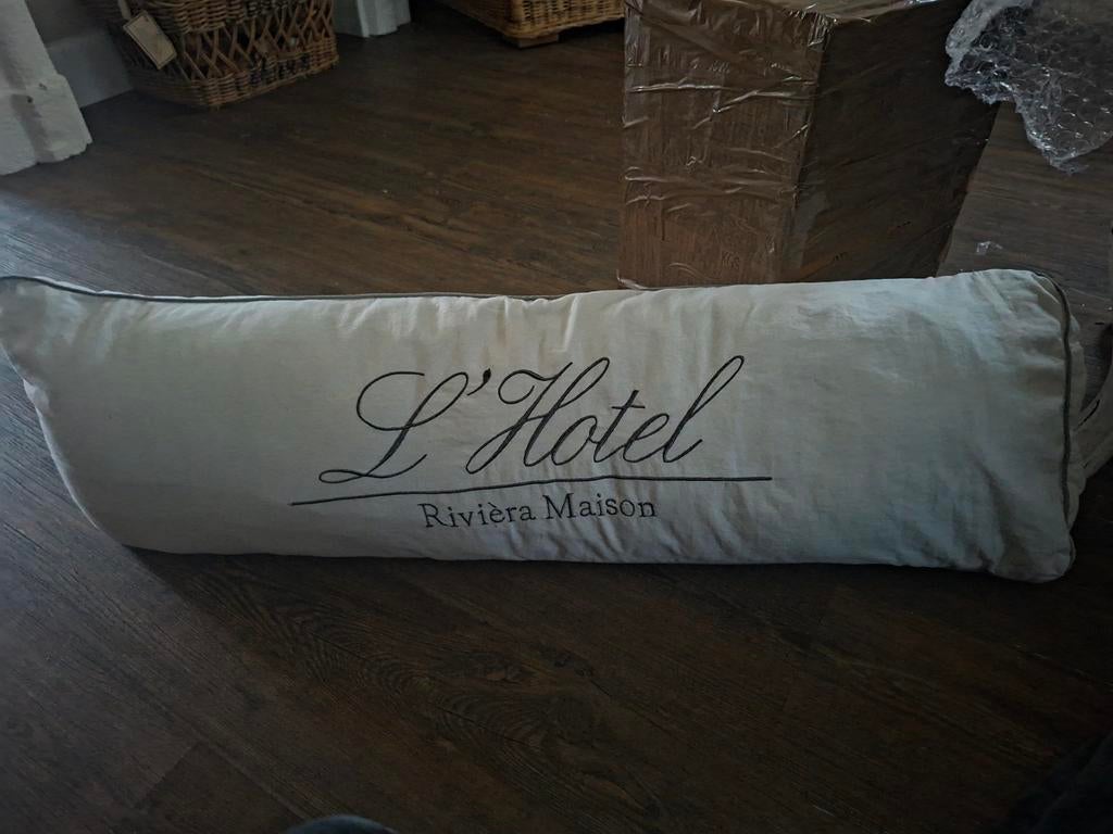 Riviera Maison L'Hotel kussen 80x25, Ophalen of Verzenden, Zo goed als nieuw, Wit, Rechthoekig