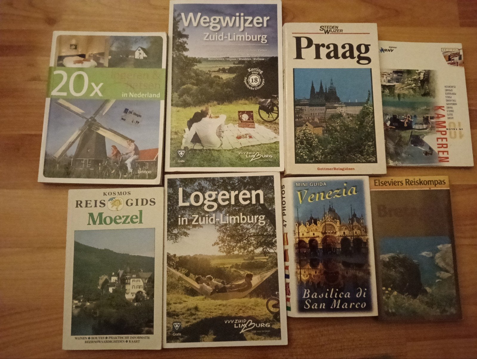 Diverse reisgidsen en brochures ( Praag, Moezel, Venetië), Gelezen, Ophalen of Verzenden, ANWB, Benelux