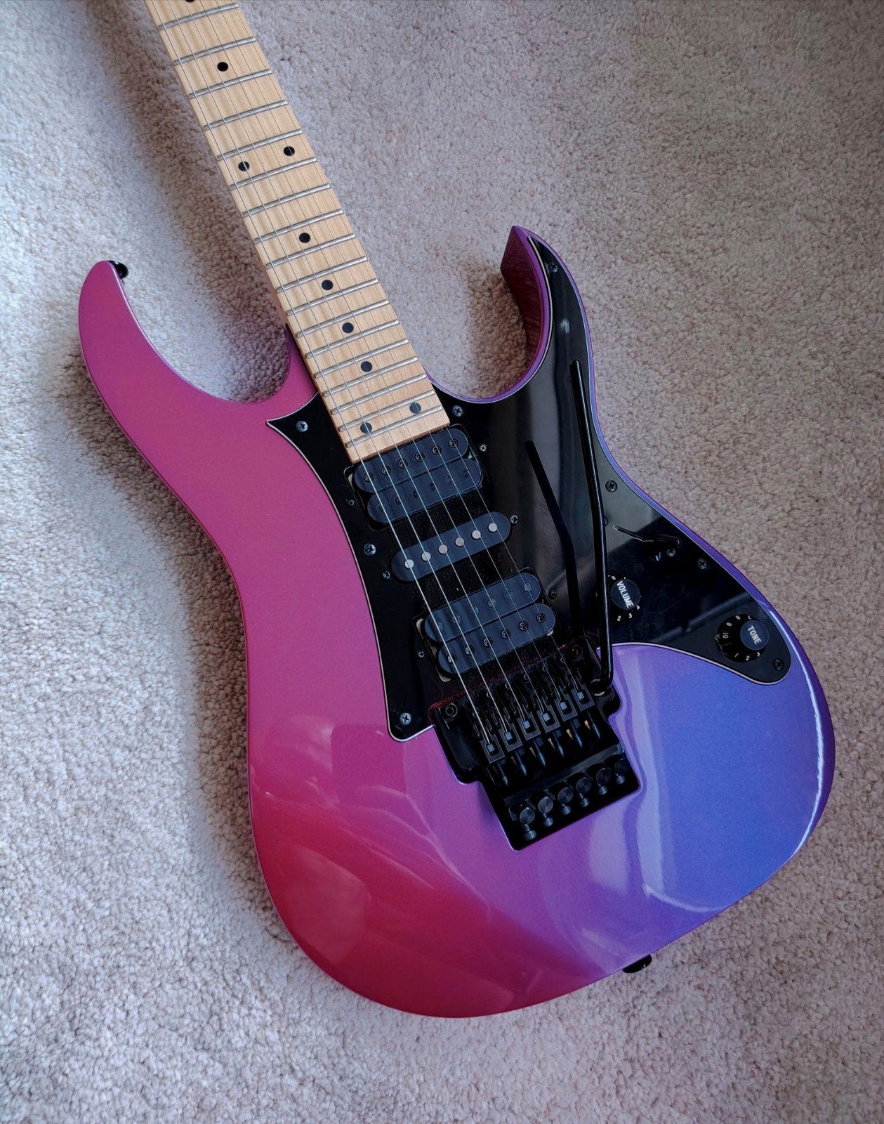Ibanez RG550 Genesis Purple Neon (Prestige), Ophalen, Zo goed als nieuw, Solid body, Ibanez