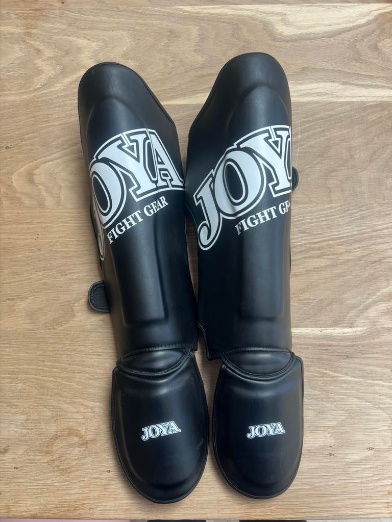 Joya Kickboks Scheenbeschermers - Nieuwstaat, Sport en Fitness, Vechtsporten en Zelfverdediging, Ophalen of Verzenden, Zo goed als nieuw