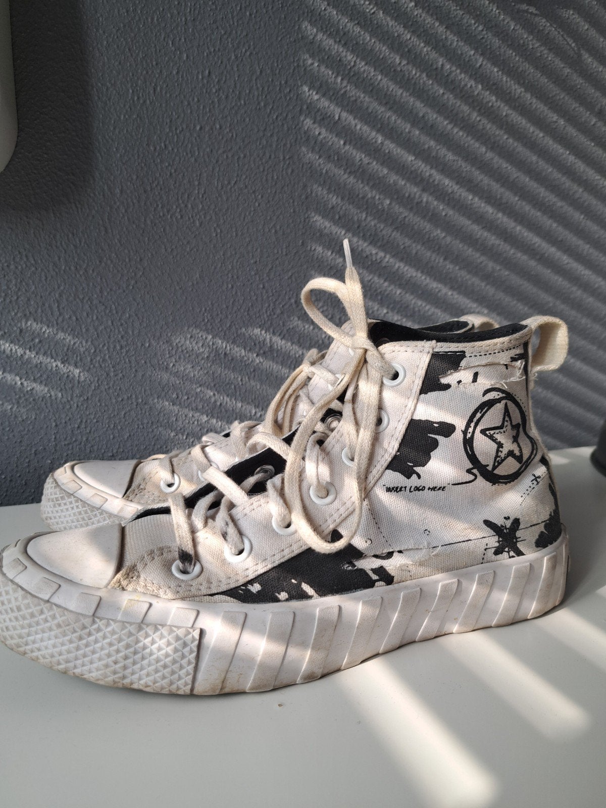 Limited Edition Converse Sneakers Maat 38, Wit, Converse, Ophalen of Verzenden, Sneakers of Gympen