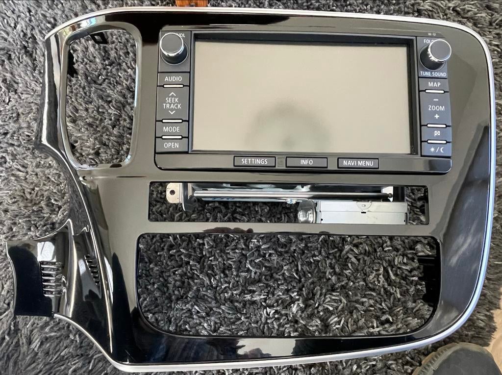 Mitsubishi Outlander W-12 navigatiesysteem, Ophalen of Verzenden, Gebruikt