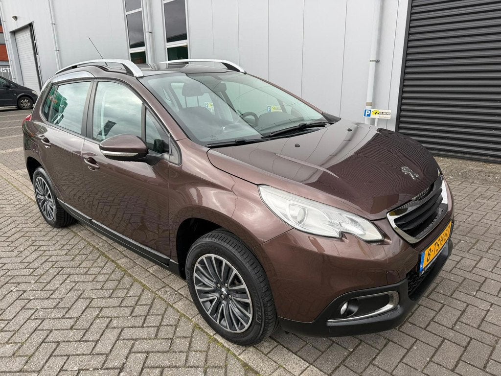 Peugeot 2008 1.2 VTi Active Cruise / Trekhaak / Panorama / N, Voorwielaandrijving, Euro 5, 1199 cc, Bruin