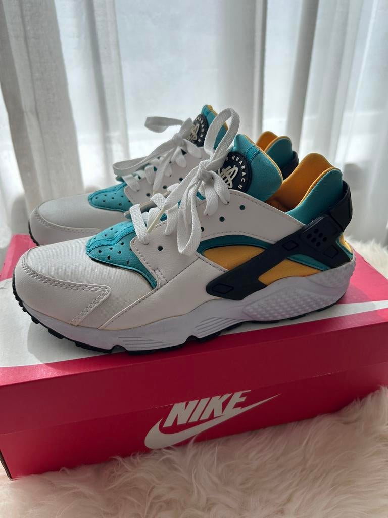 Nike Air Huarache White Turqoise Gold 2015 maat 40,5, Wit, Ophalen of Verzenden, Sneakers of Gympen, Zo goed als nieuw