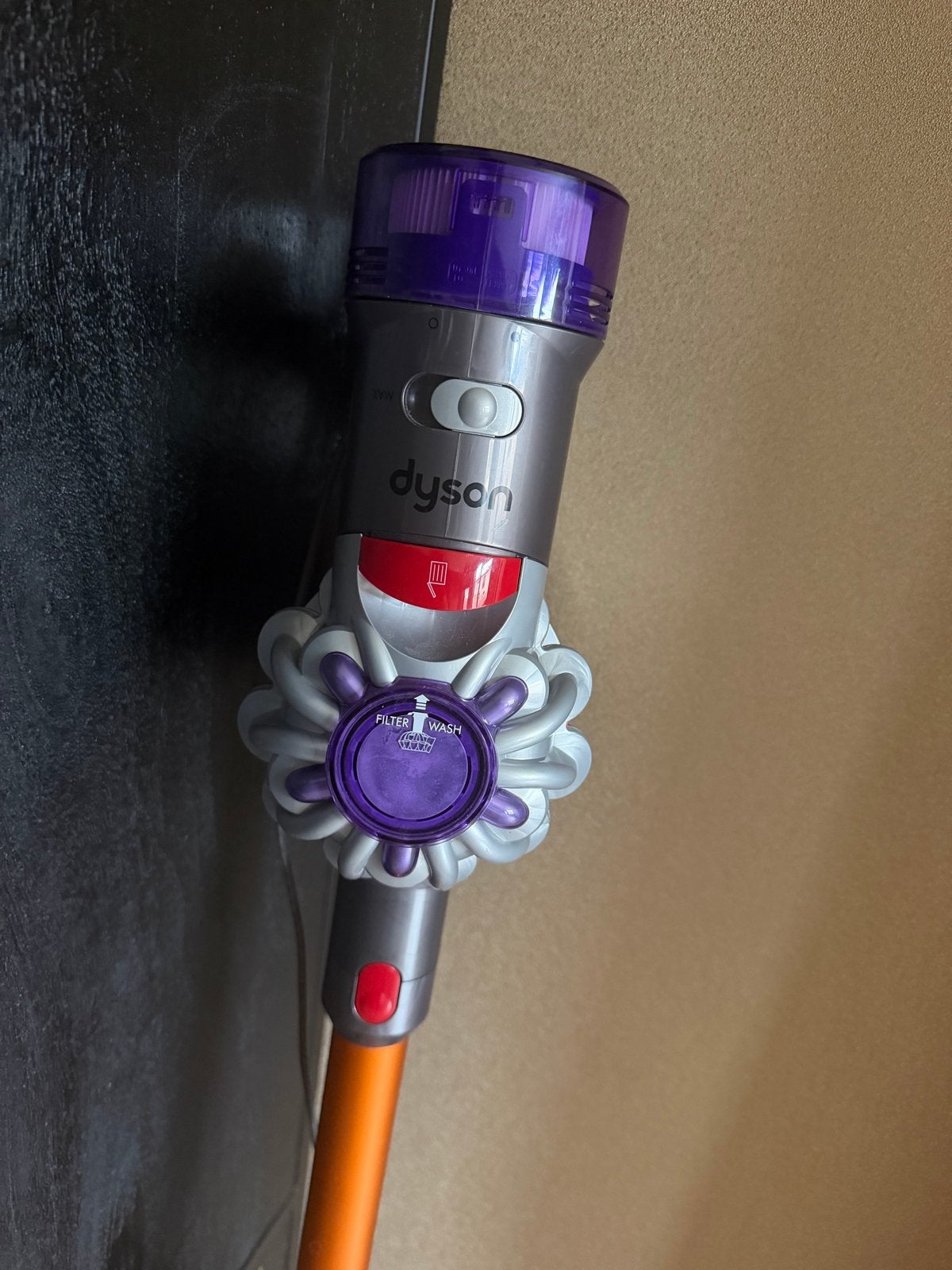 Foto 3 van Dyson V8 Absolute steelstofzuiger met accessoires